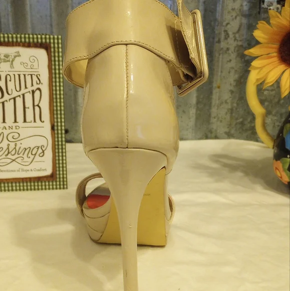 Penny Loves Kenny Heels - Picture 4 of 11